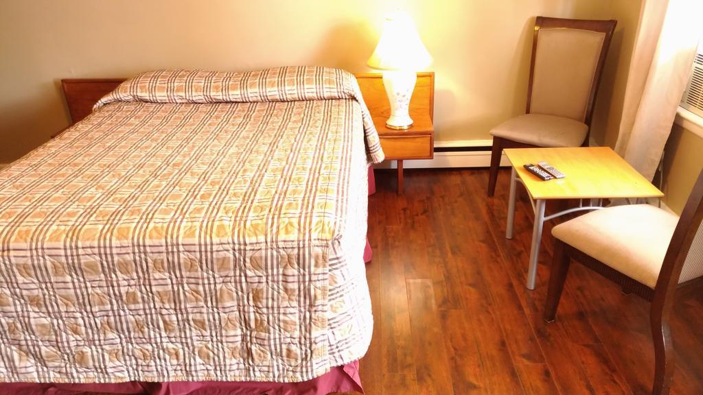 Maple Leaf Motel Delhi Dış mekan fotoğraf