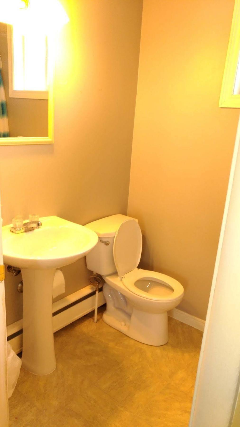 Maple Leaf Motel Delhi Dış mekan fotoğraf